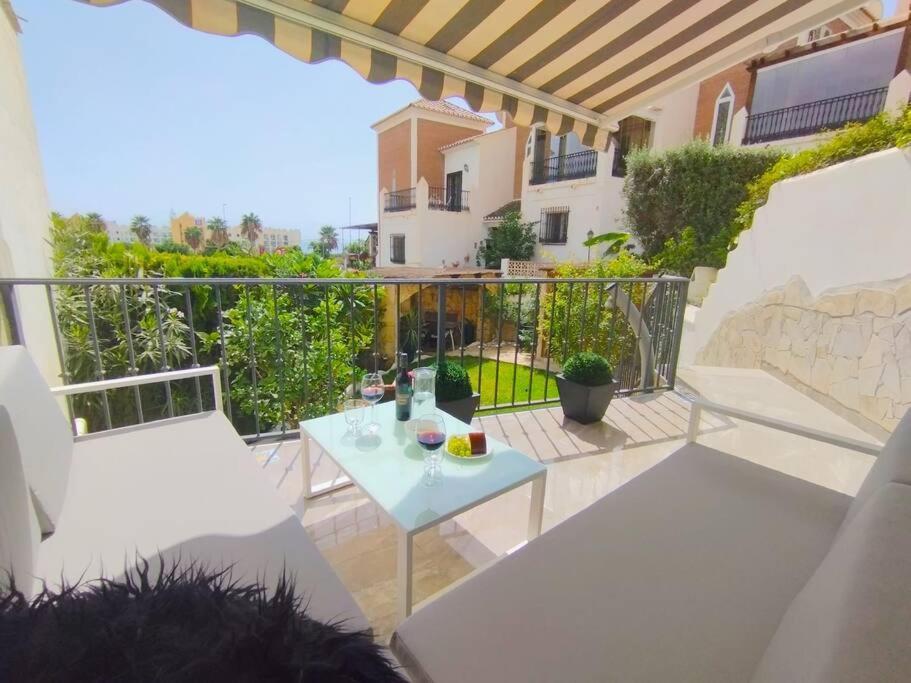 Beautiful 3 Bedroom Townhouse In Urb. Tropicana, Nerja Exterior photo